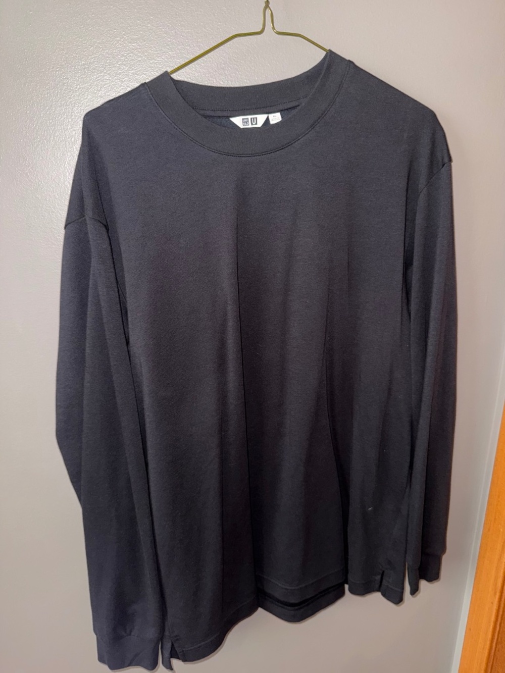 UNIQLO Black "Airism" Long-Sleeve Tee